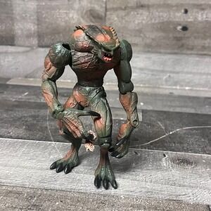 VINTAGE 1998 CAPCOM RESIDENT EVIL 'HUNTER' ACTION FIGURE BY TOY BIZ 5"